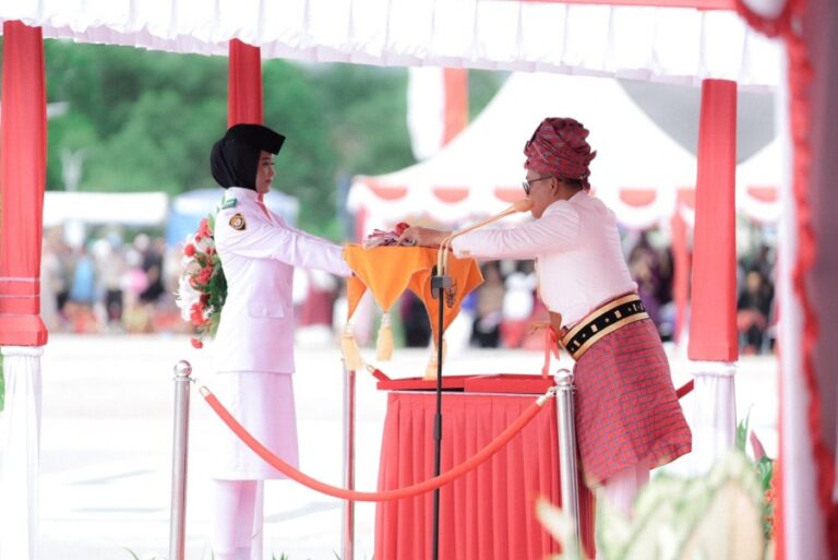 Upacara HUT ke-80 RI di Pantai Manakkarra Mamuju Berlangsung Khidmat