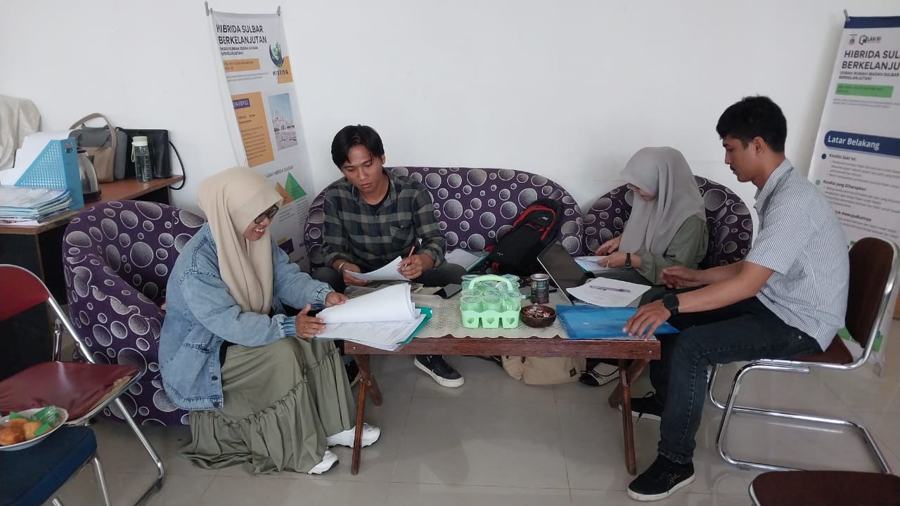 Layanan Beasiswa Pemprov Sulbar 2025, 20 Mahasiswa Antusias Serahkan Berkas