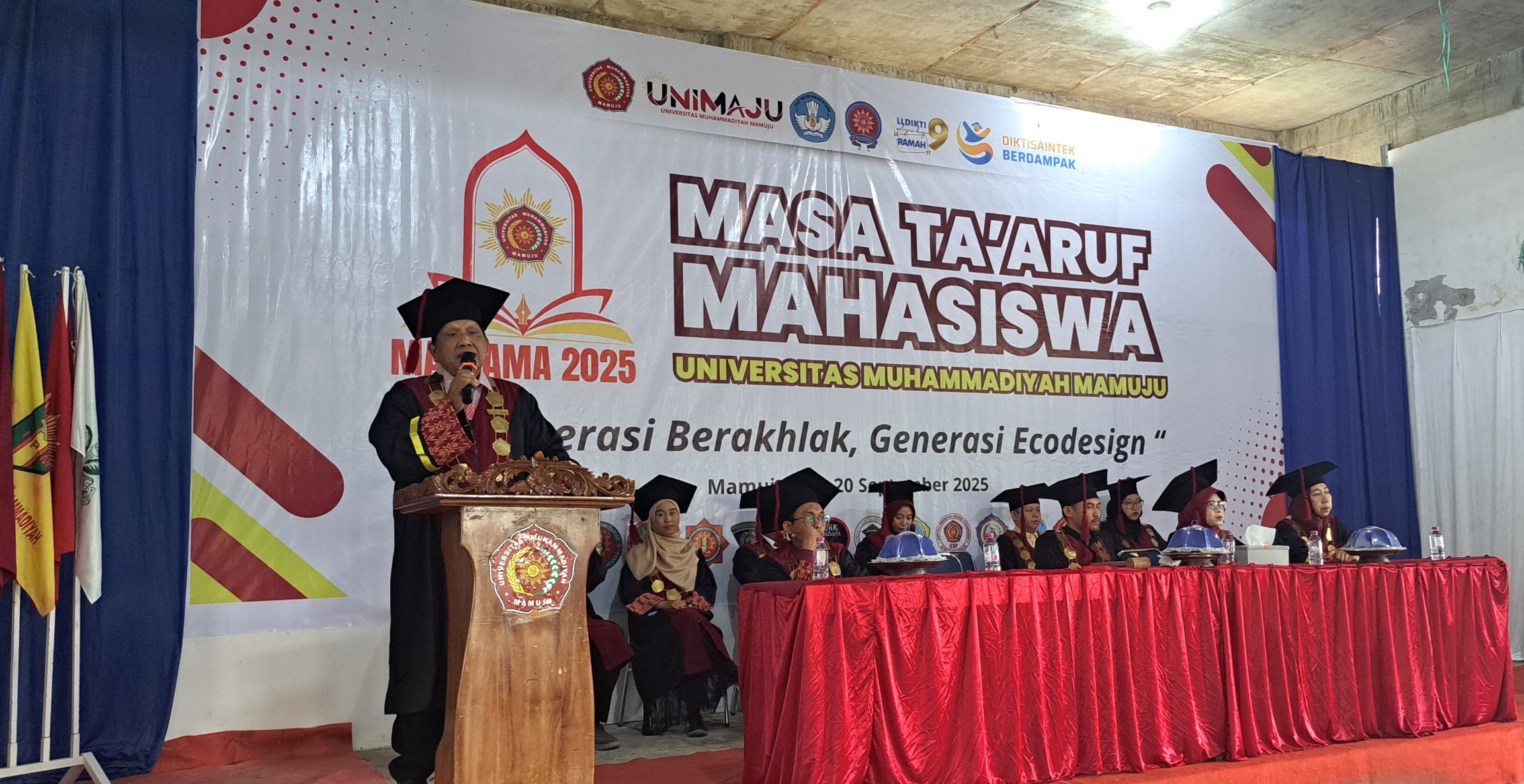 Kukuhkan 508 Mahasiswa Baru, Rektor Unimaju Sampaikan Pilar Catur Dharma