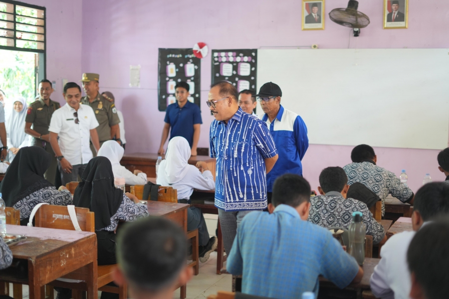 Gubernur Sulbar Pantau Langsung Pelaksanaan MBG di SMAN 1 Kalukku