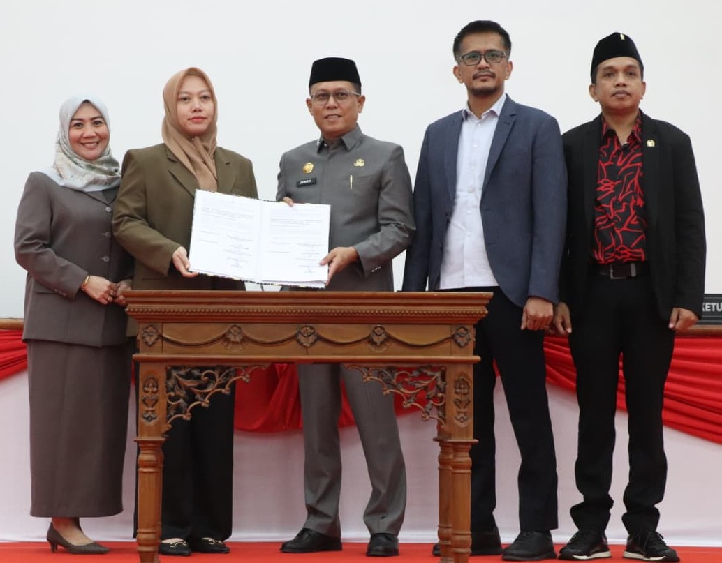 Paripurna DPRD Sulbar Sahkan Perubahan Perda BUMD Sebuku Energi Malaqbi