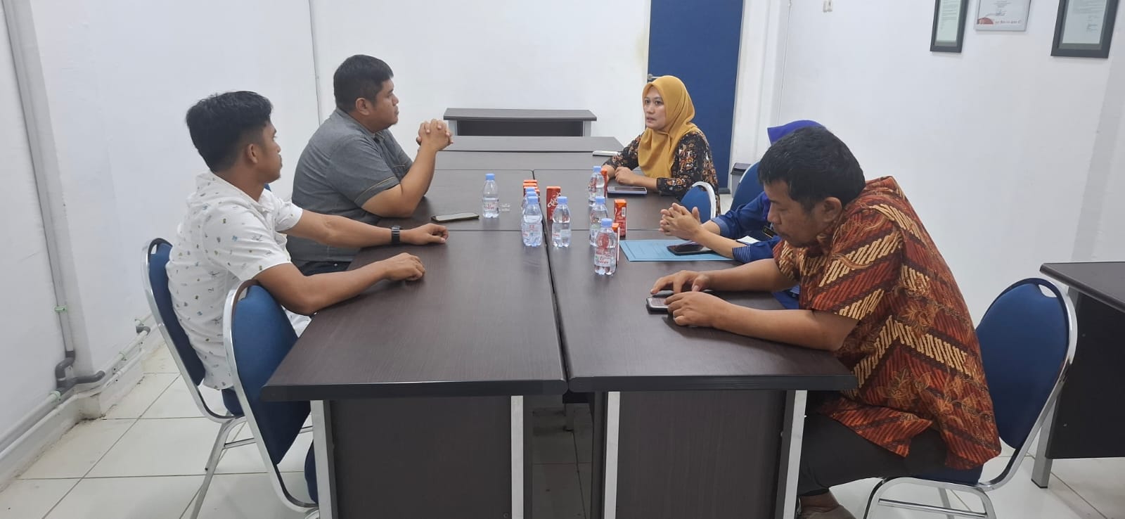 Sinergi Tangkal Disinformasi, Humas Pemprov Sulbar Gelar Media Visit ke Kantor Redaksi di Mamuju