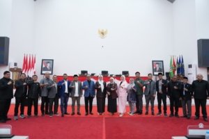 Gubernur Jawab Pandangan Fraksi DPRD Sulbar, APBD 2027 Disepakati Dilanjutkan Pembahasannya